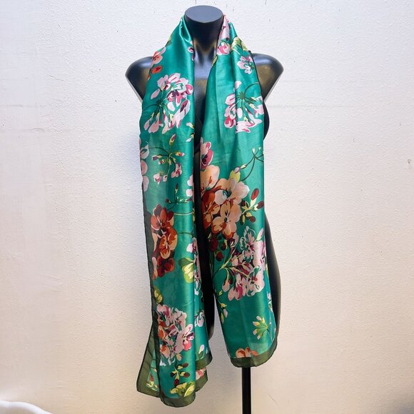 Gucci Floral 100% Silk Scarf Green Pink Design 35" x 70" Rectangle - Picture 3 of 10
